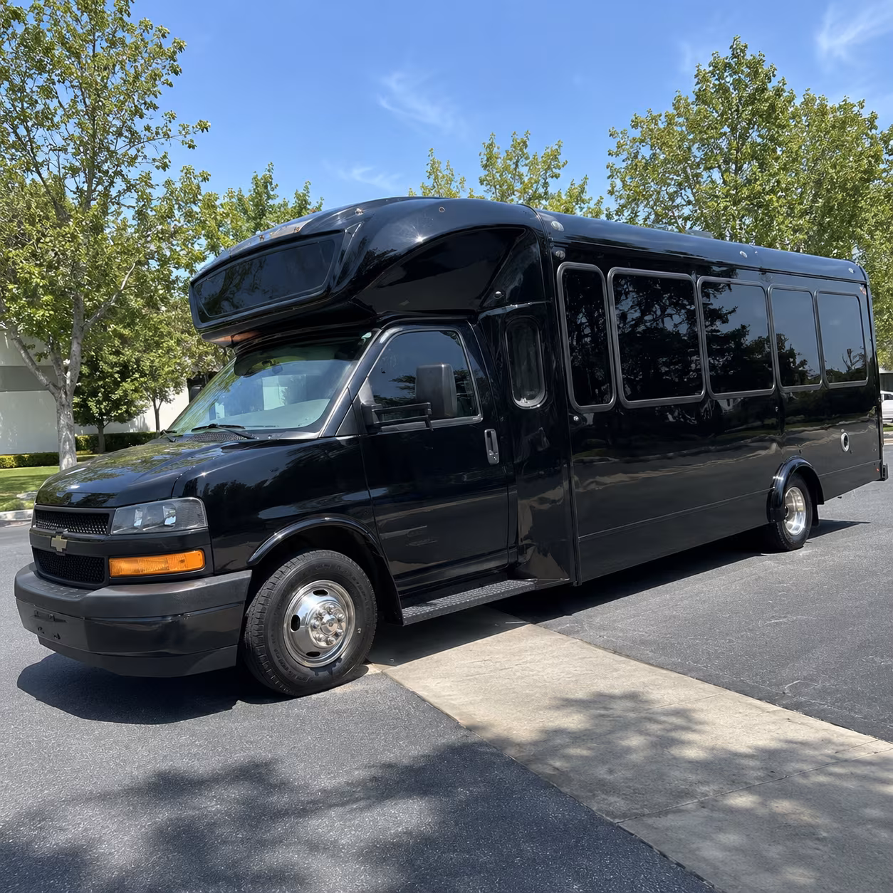 valdosta 15 passenger party bus